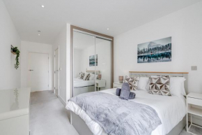 Bridges Court Riverside Apartment
